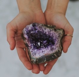 Pierres naturelles et cristaux proposés par Valkyrie en lithothérapie