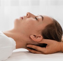 Séance de micro-massage crânien par Valkyrie, énergéticienne à Fontaine-lès-Luxeuil