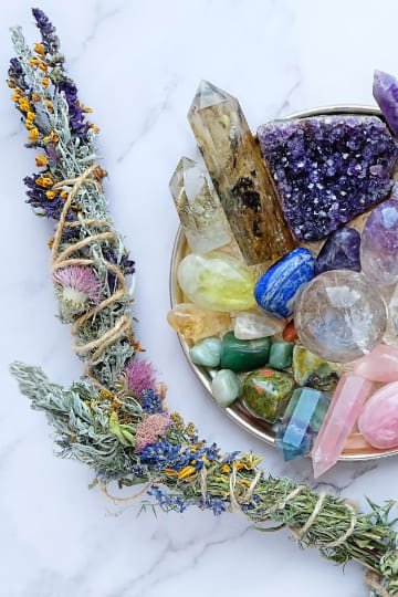 Minéraux, pierre, et sauge blanche au cabinet de Valkyrie à Fontaine-lès-Luxeuil