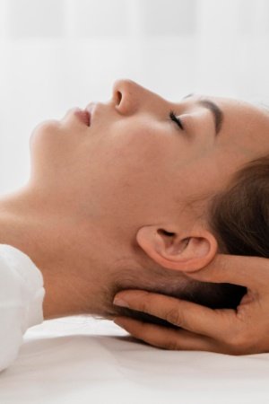 Séance de micro-massage crânien par Valkyrie, énergéticienne à Fontaine-lès-Luxeuil